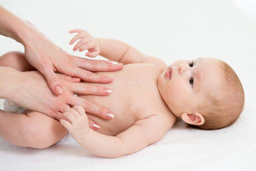 Чем успокоить животик у новорожденных: лекарство от коликов