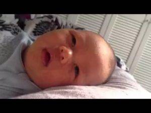 Новорожденный закатывает глаза - норма или стоит обратиться к врачу