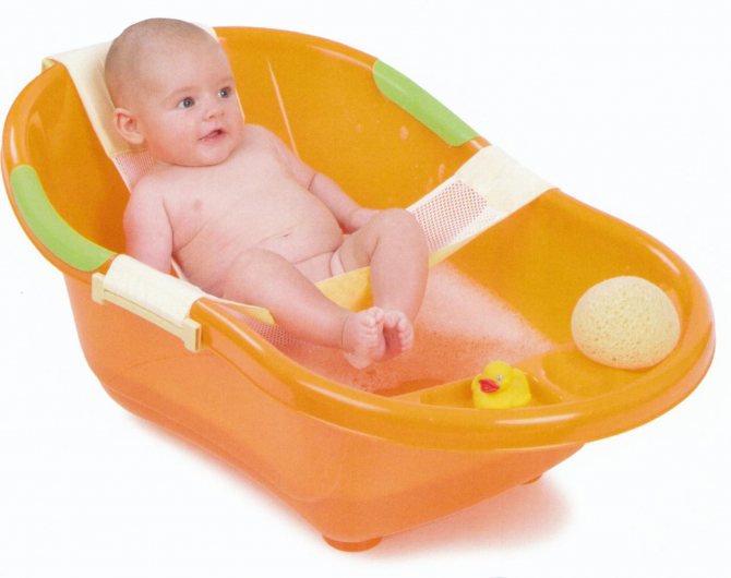 Ванночка для купания новорожденных младенцев и грудничков: нужна ли она малышу, а также советы по выбору этого предмета для ребенка и рейтинг лучших товаров с фото