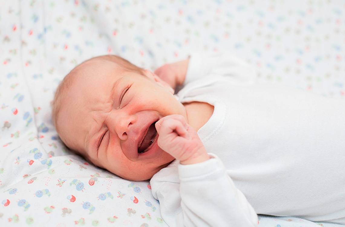 Почему новорожденный дергается - основные причины судорог