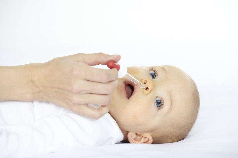 Насморк у грудничка и новорожденного ребенка: лечение, что делать, чтобы облегчить дыхание, симптомы и профилактика