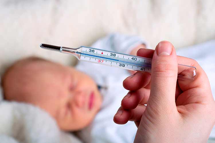 Что делать, если у ребенка поднимается температура после прививки