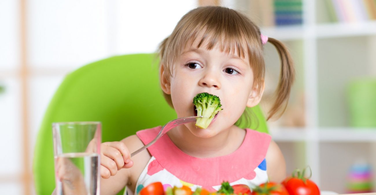Ребенок не ест овощи: как приучить или заставить есть овощи, если он не хочет их есть в 2 года? мнение комаровского