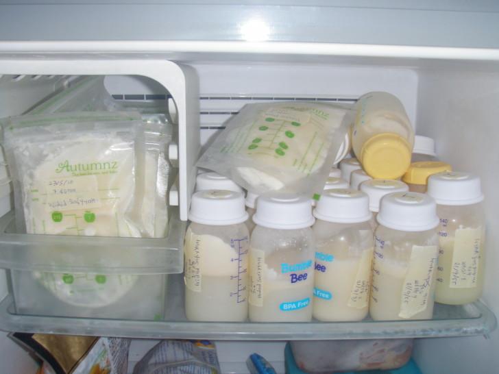 Как заморозить и разморозить грудное молоко из морозилки: пакеты для заморозки