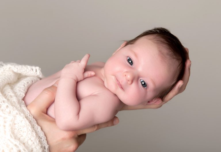 Ребенку 1 месяц: что должен уметь новорожденный, развитие и навыки