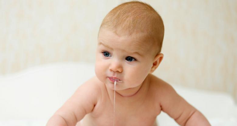 Срыгивания у ребенка после кормления: норма или патология?