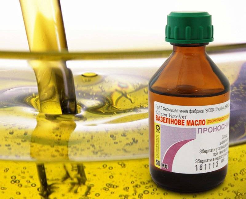 Вазелиновое масло при запорах: как применять, дозировка и противопоказания