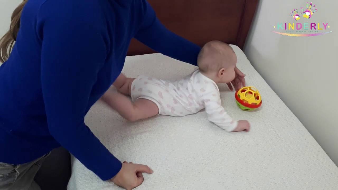 Упражнения для переворота ребенка со спины на живот видео