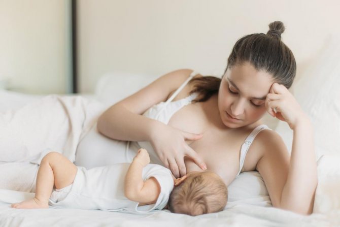 Жар у мамы при грудном вскармливании. чем сбить температуру и нужно ли это делать?