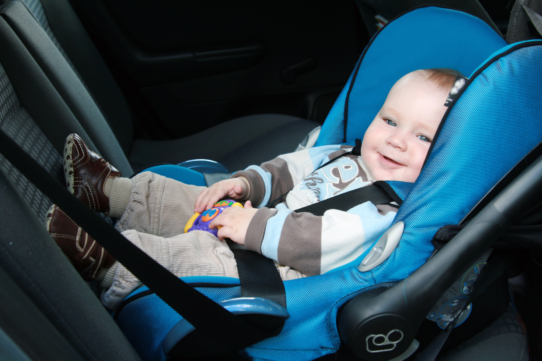 Во сколько лет можно возить ребенка на переднем сидении автомобиля в 2020 году