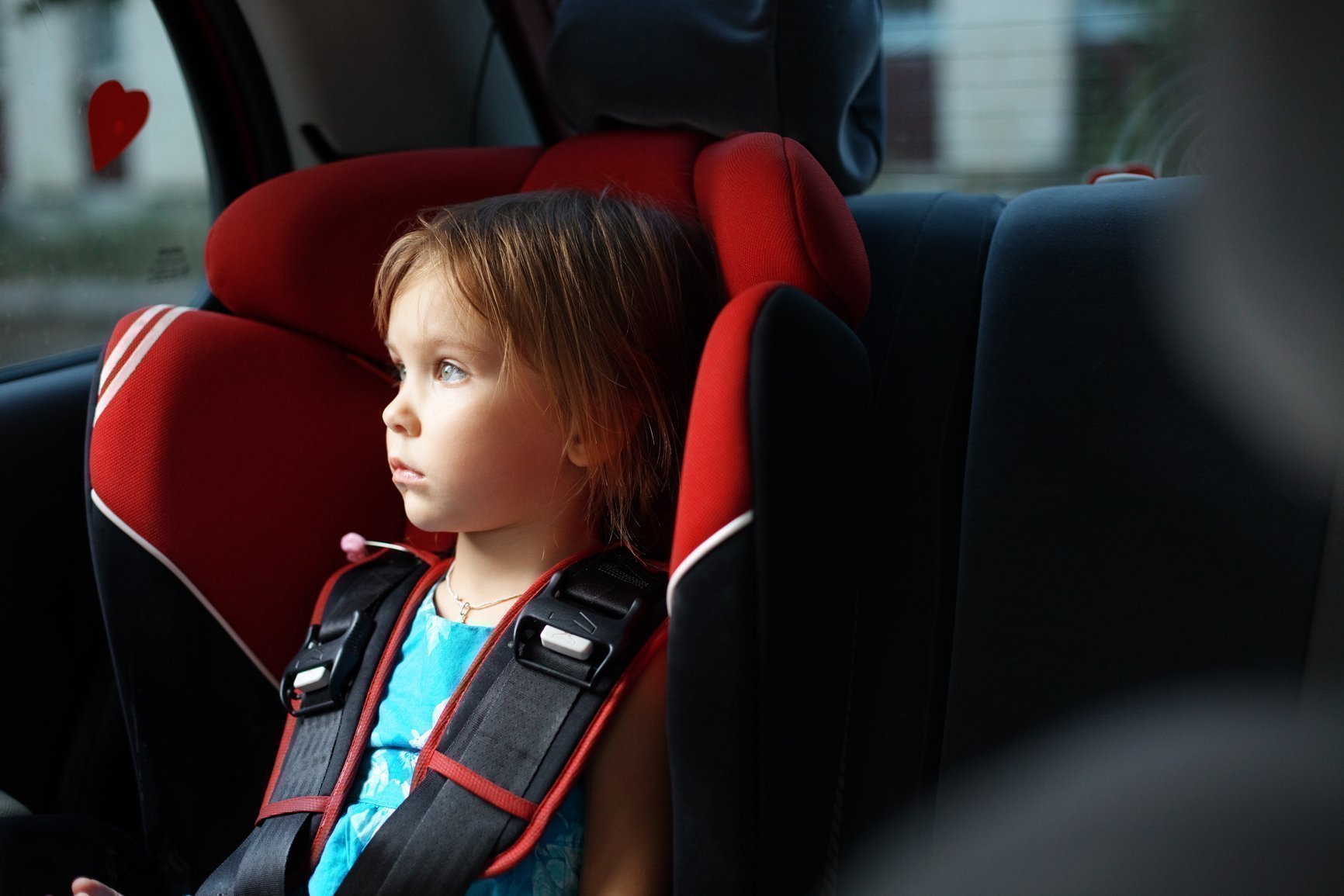 5 правдивых фактов и ложных представлений о безопасности ребенка в машине