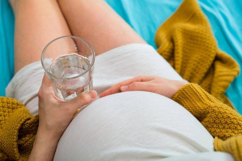 Сода от изжоги при беременности: можно ли?
