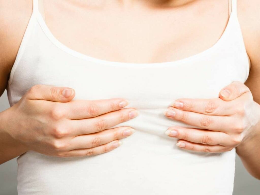 За сколько дней до месячных набухает грудь и появляются ли болезненные ощущения