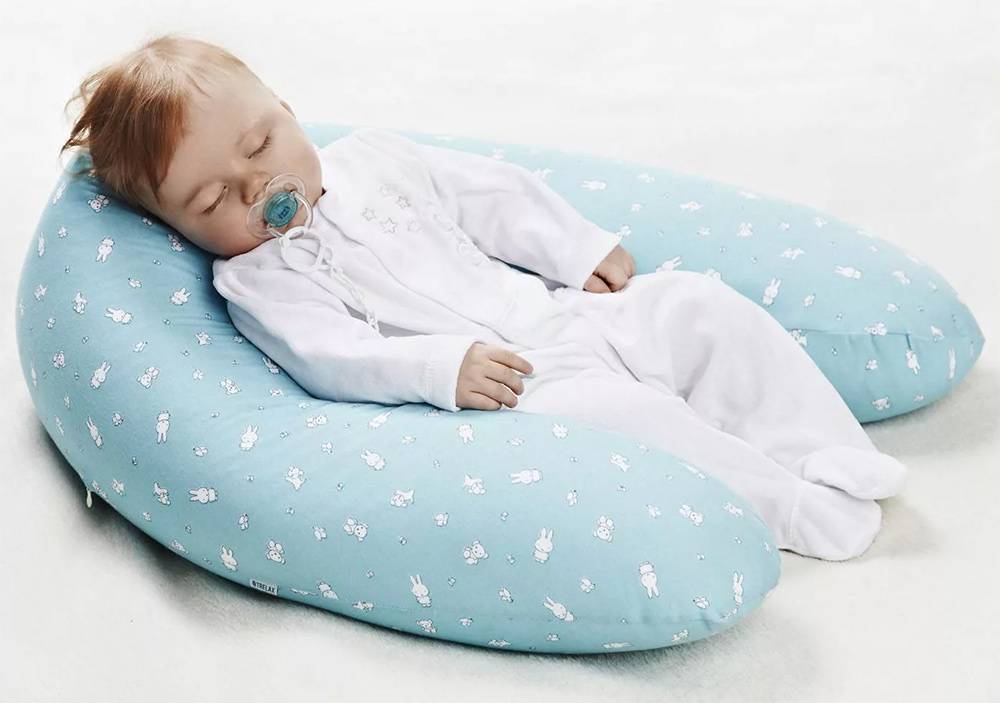 Когда ребенку можно спать на подушке? о возрасте и подушках