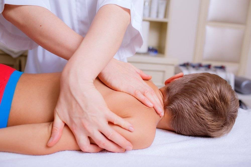 Безопасен и эффективен ли массаж у детей при сколиозе