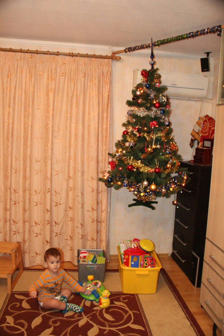 Лайфхаки: как украсить елку, если в доме маленький ребенок