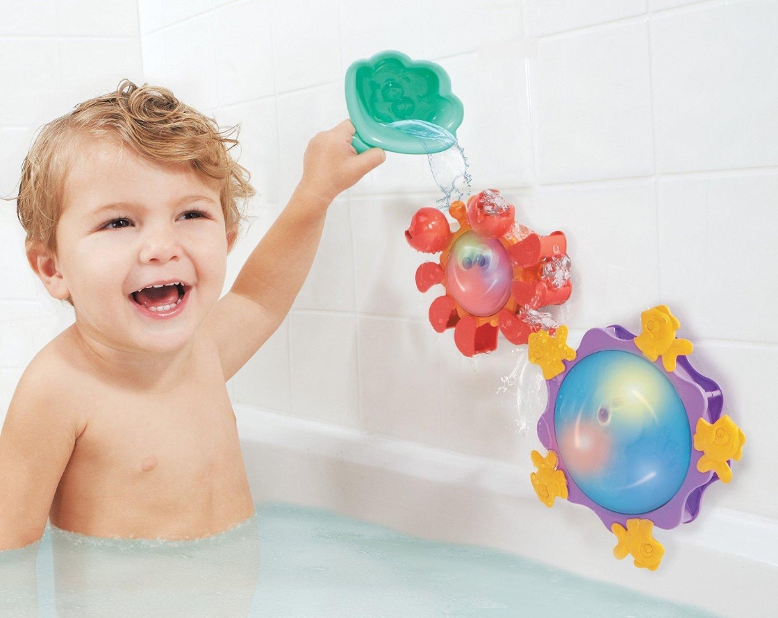 Как играть с ребенком в ванной в 1-3-5 месяцев