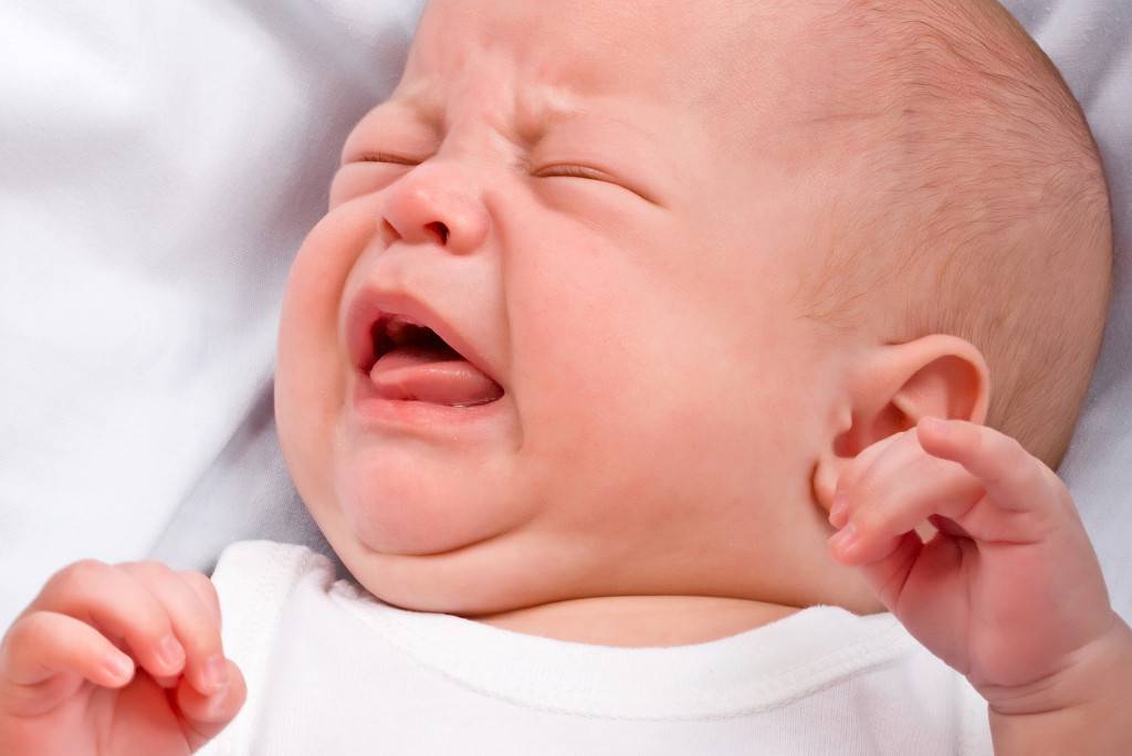 Колики в животе у новорожденных - причины возникновения, лечение лекарственными препаратами и массажем
