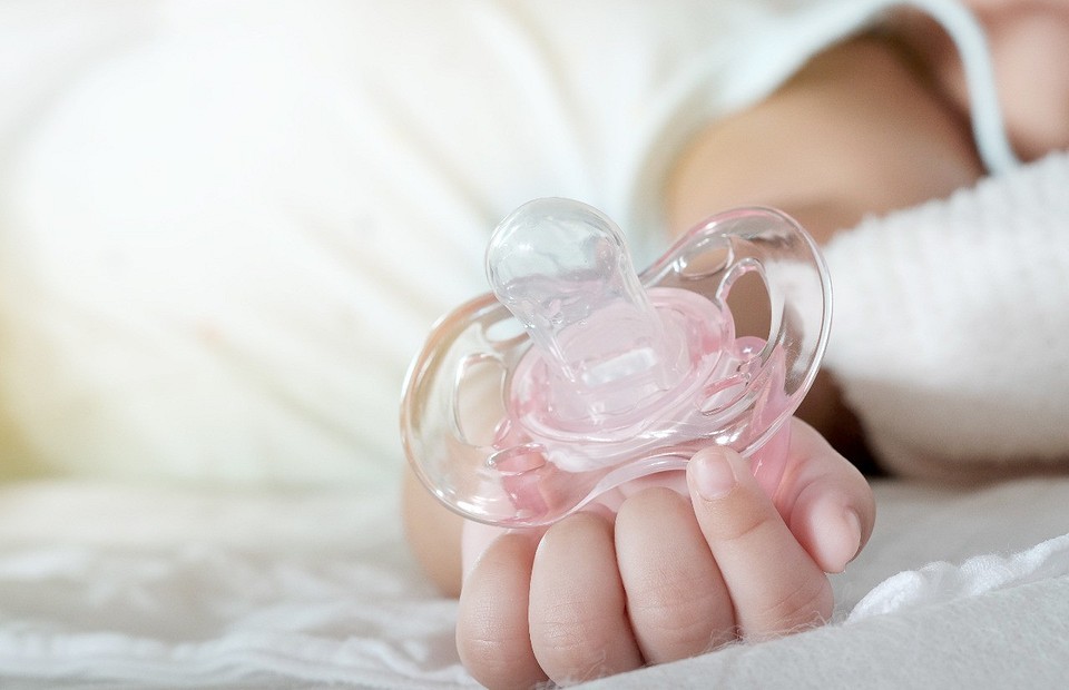 Рейтинг пустышек для новорожденных: топ-10 самых лучших сосок для младенцев