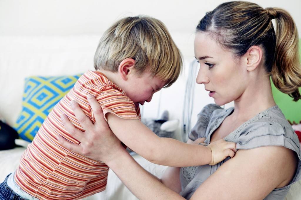 13 хитростей для мамы при капризе и плаче ребенка