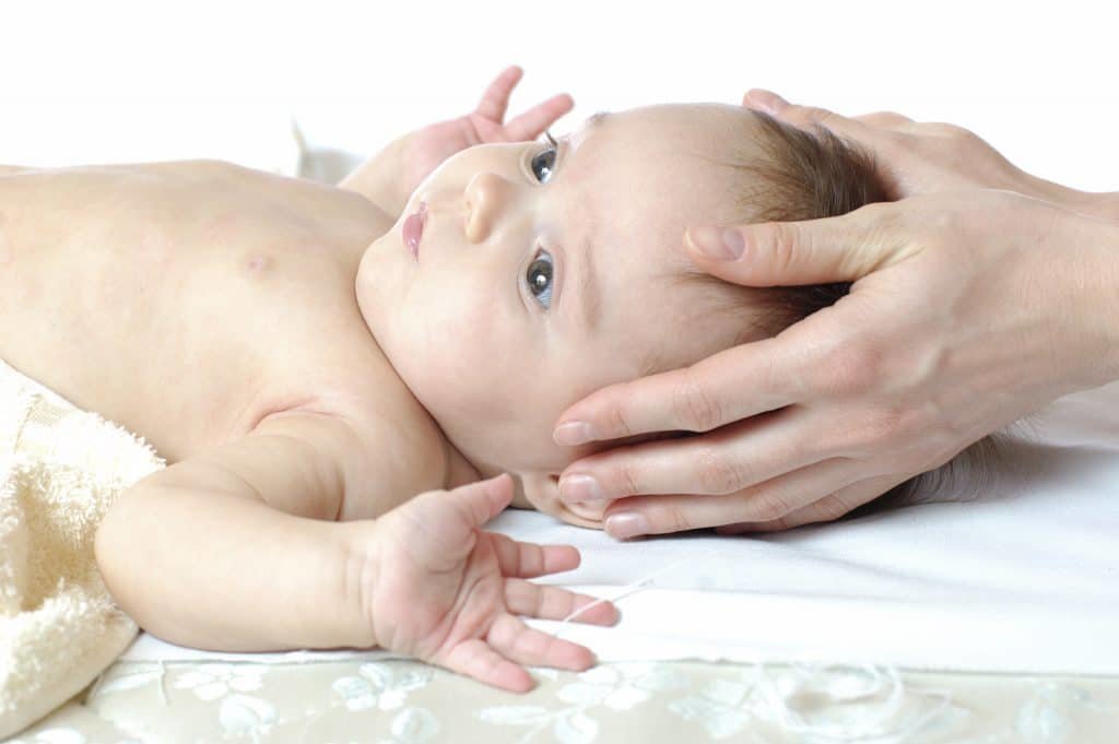 Мифы о родничках у новорожденных