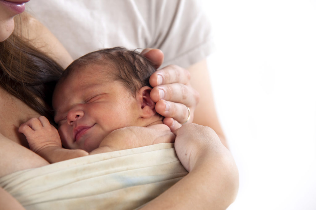 Первые дни с младенцем дома: 6 советов маме - после родов