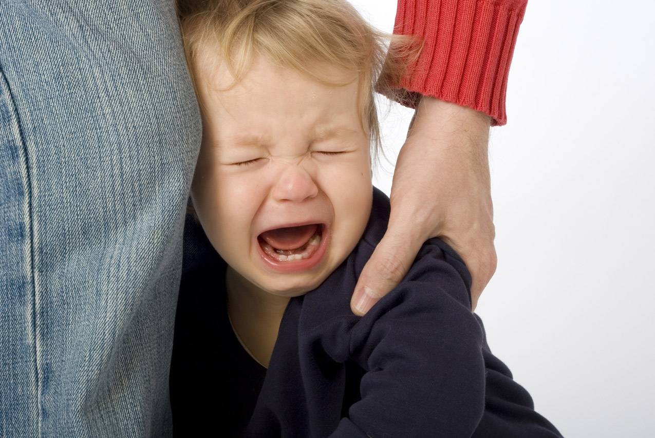 Ребенок не хочет ходить в садик и плачет — советы психолога