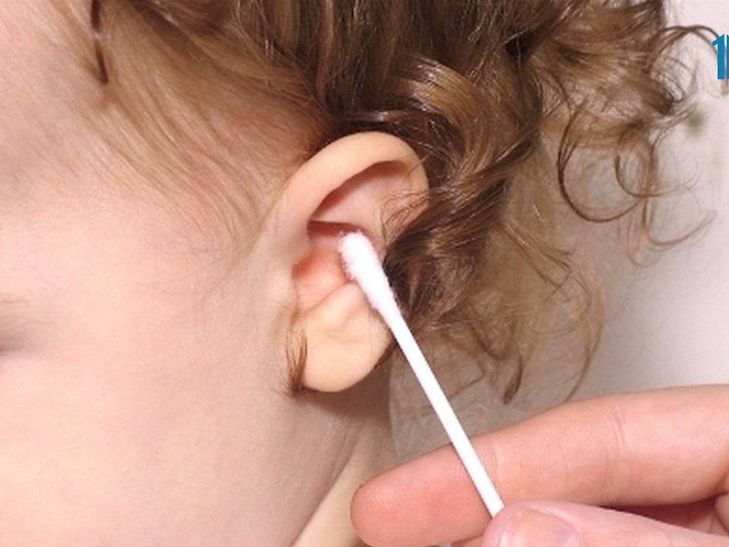 Как правильно чистить уши детям. как правильно чистить уши грудничкам до года и детям постарше от серы и других загрязнений? как правильно чистить уши ребенку