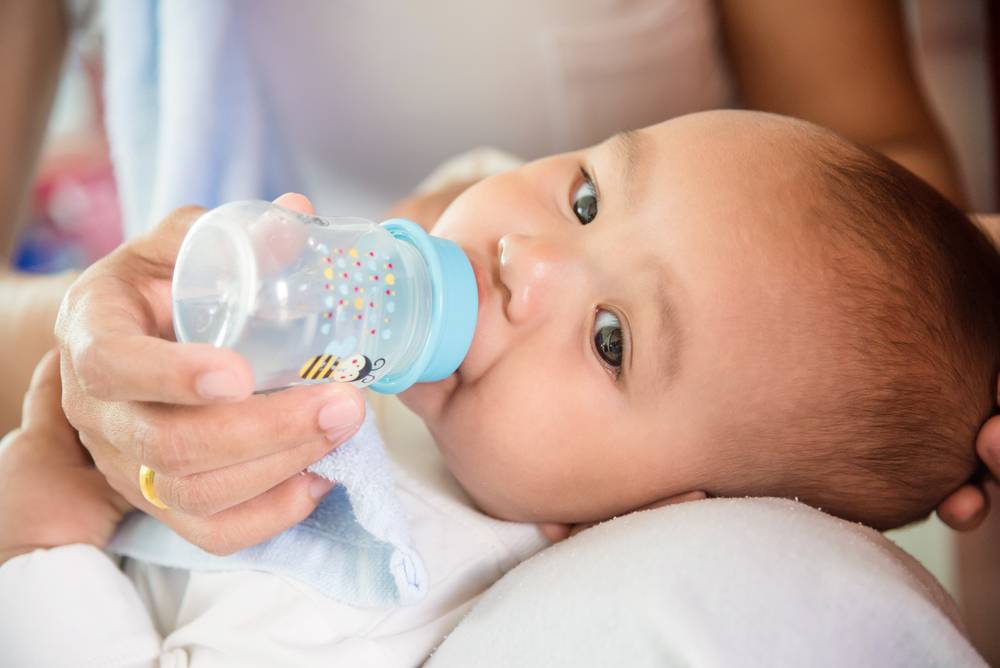 Когда можно давать воду новорожденному | уроки для мам