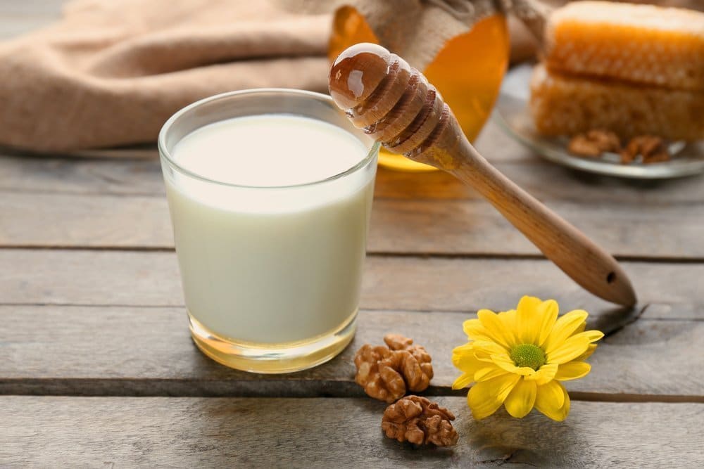 Рецепты для лечения кашля молоком и луком
