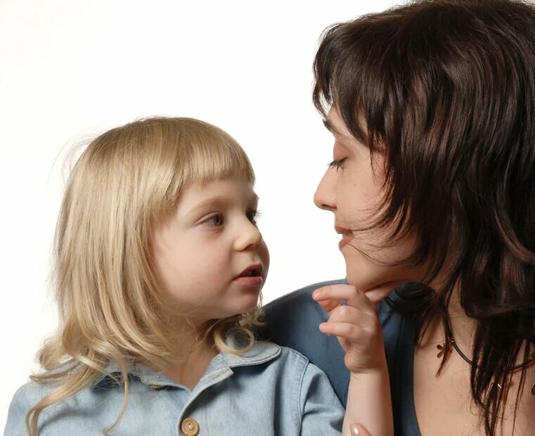 Как справиться с капризами ребенка при расставании с родителями. ребенок плачет при виде бабушки