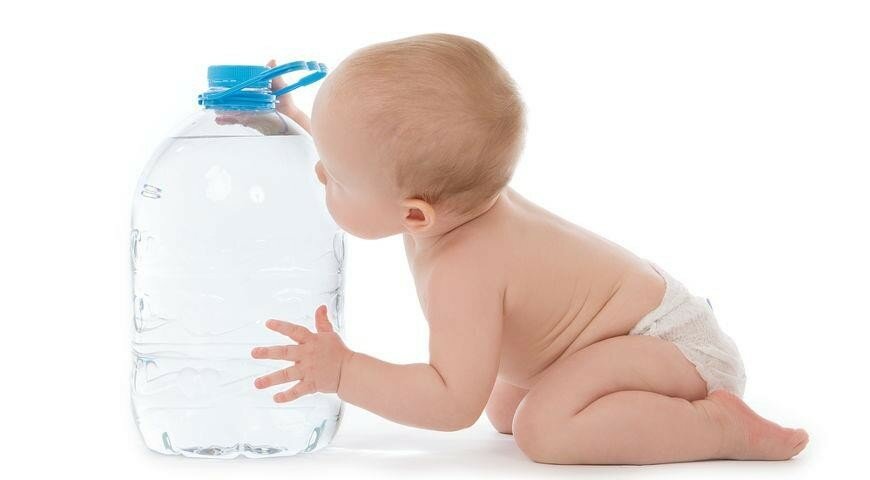 О необходимости допаивания водой: нужно ли поить малыша при грудном, искусственном и смешанном типе вскармливания?