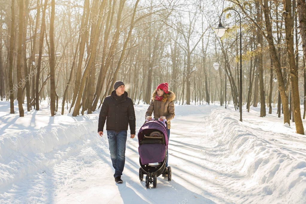 Зимняя прогулка с годовалым ребенком: до какой температуры можно с грудничком