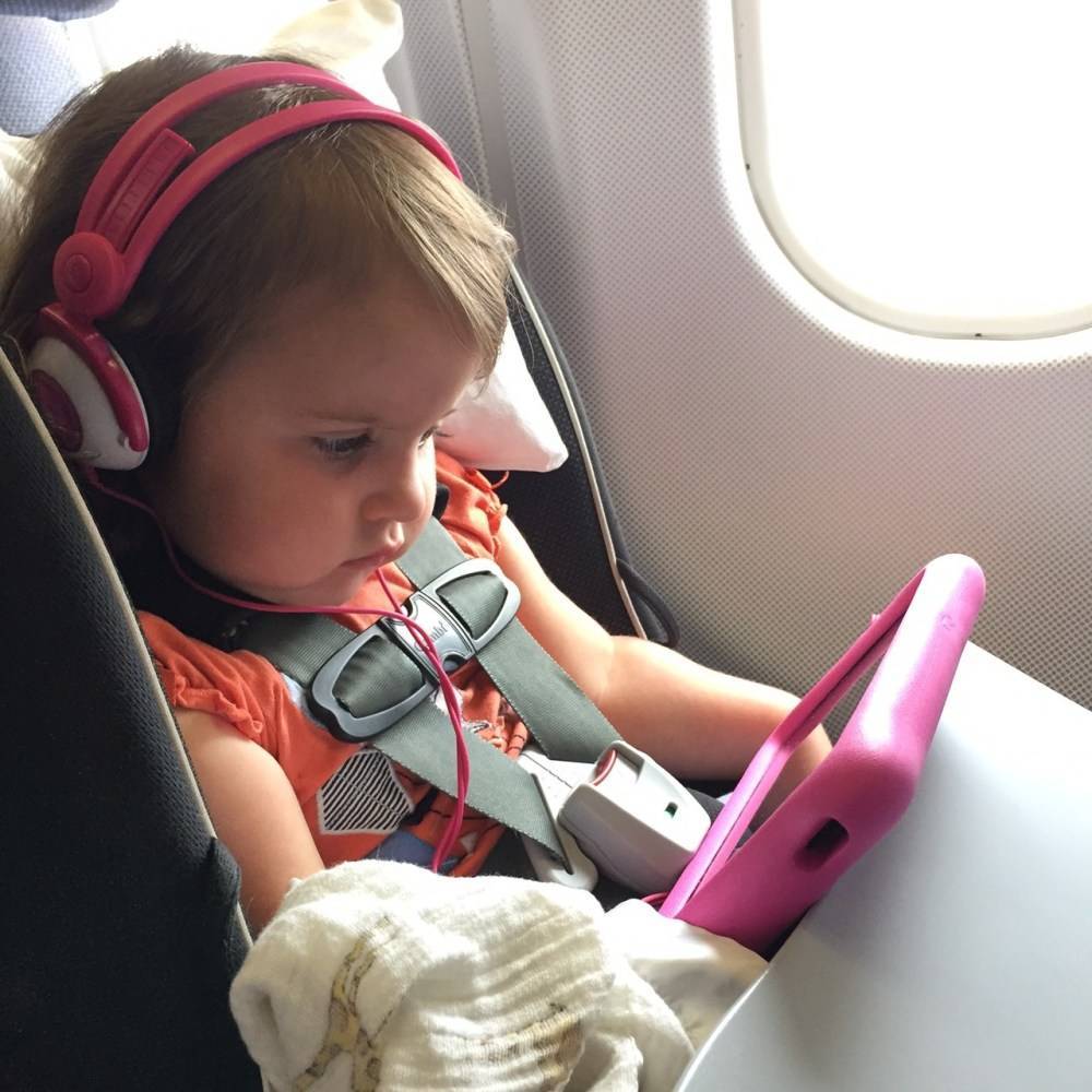 Чем занять ребенка в самолете