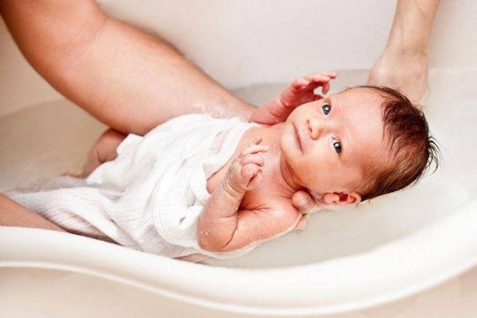 Можно ли купать ребенка после прививки: от гепатита, акдс, на какой день можно купать