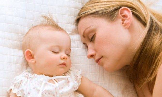 Можно ли ребенку спать с родителями?