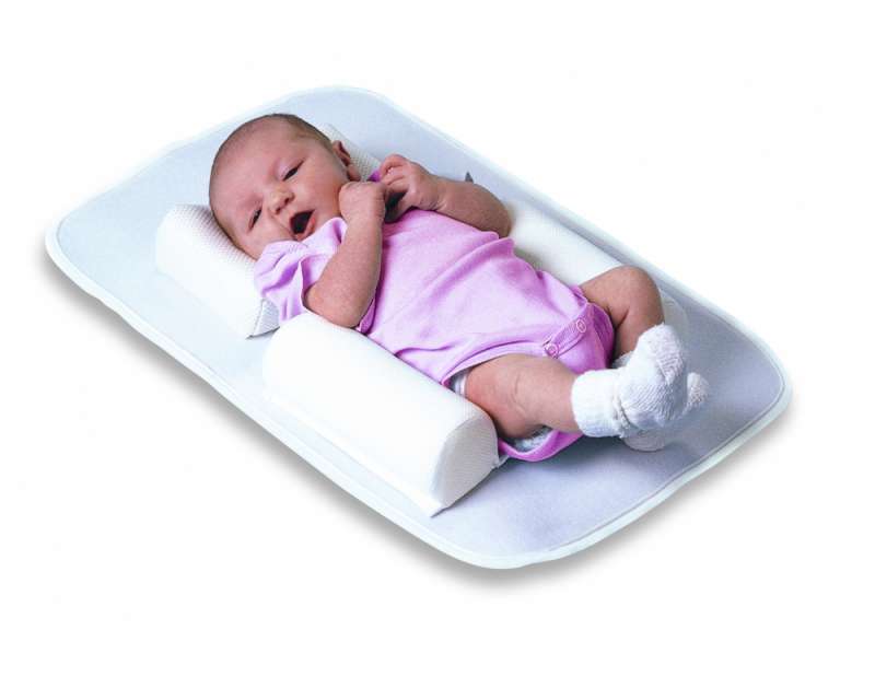 Полезная информация по поводу использования подушки для новорожденного: нужна ли она в кроватку