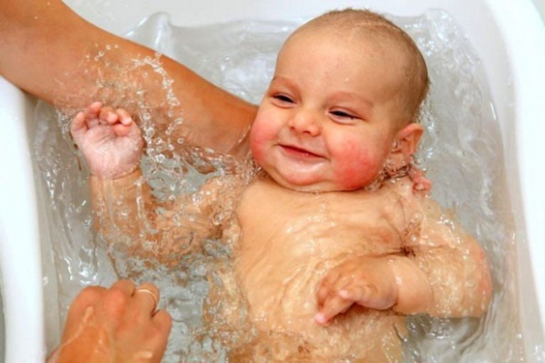 Можно ли купать ребенка при конъюнктивите: правила и советы как мыть малыша