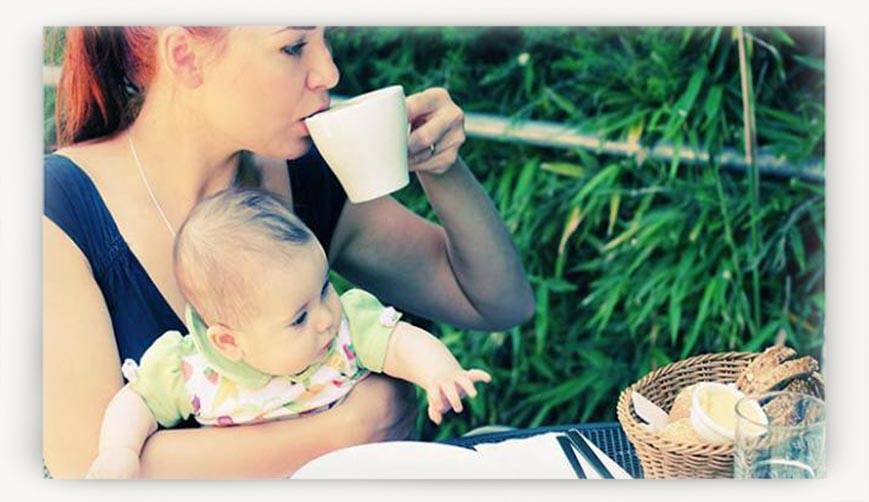 Можно ли кормящим мамам пить кофе: правда и мифы