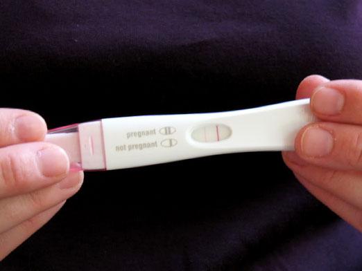 Беременность после месячных: признаки и первые симптомы