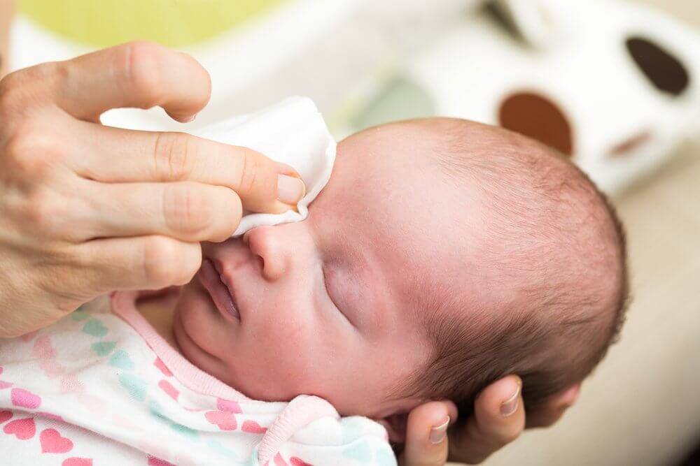 Уход за глазками новорожденного ребенка
