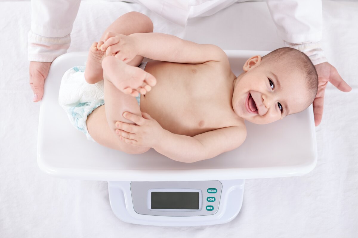 Развитие ребенка в 5 месяцев: что должен уметь, рост, вес и уход
