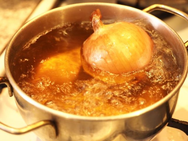 Лук с медом и другие популярные рецепты с луком от кашля