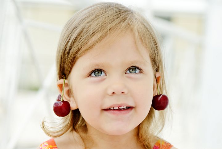 Доктор комаровский – когда можно прокалывать уши девочке? в каком возрасте лучше проколоть и вставить сережки?