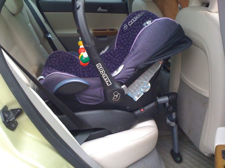 Как устанавливается автолюлька для новорожденных в машину на заднее сиденье фото
