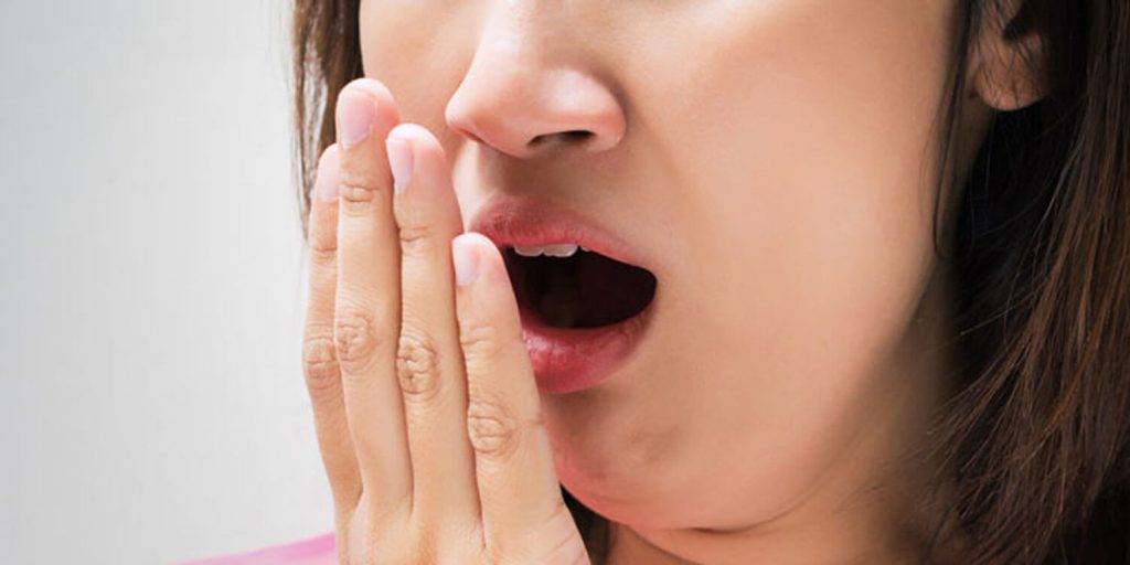 У ребенка пахнет изо рта гнилью: причины и варианты лечения