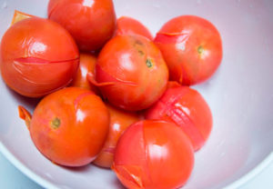 Можно ли кормящей маме соленые помидоры - всё о грудничках