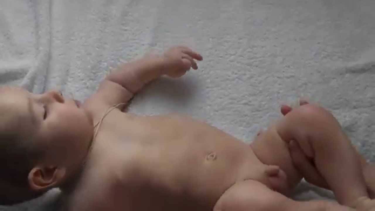 Учим малыша переворачиваться в 3 – 4 месяца: простые действующие упражнения (+видео)