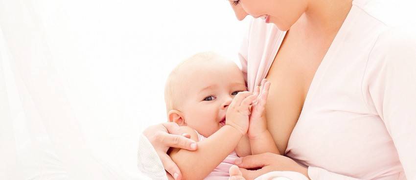 Как и чем лечить больное горло кормящей маме: полоскания и список лекарств при грудном вскармливании