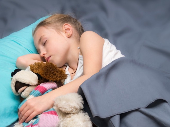Скрип зубами во сне у ребенка: тревожный симптом или временная неприятность?